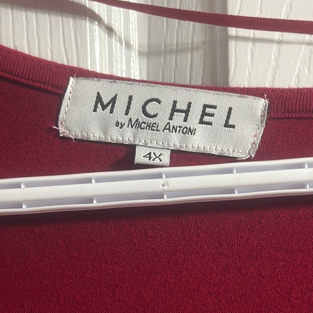 Elegant Red V-Neck Top - Picture 2 of 3